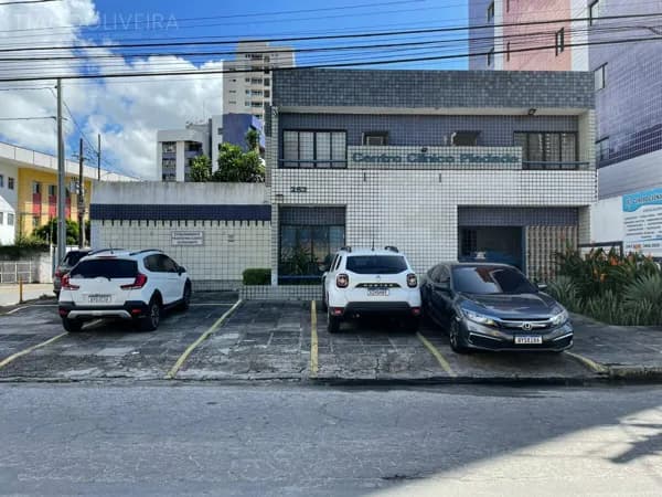 Prédio Comercial em Piedade - 286 m², 10 salas e 6 vagas de estacionamento