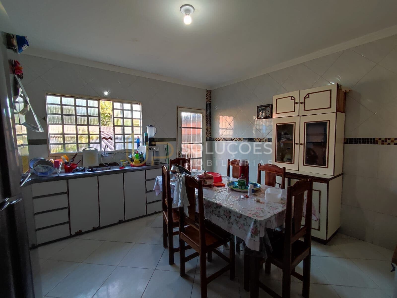 Sobrado 6 Quartos,2 Suítes + Kitinet de Fundos | Con. Residencial Vale dos Pinheiros