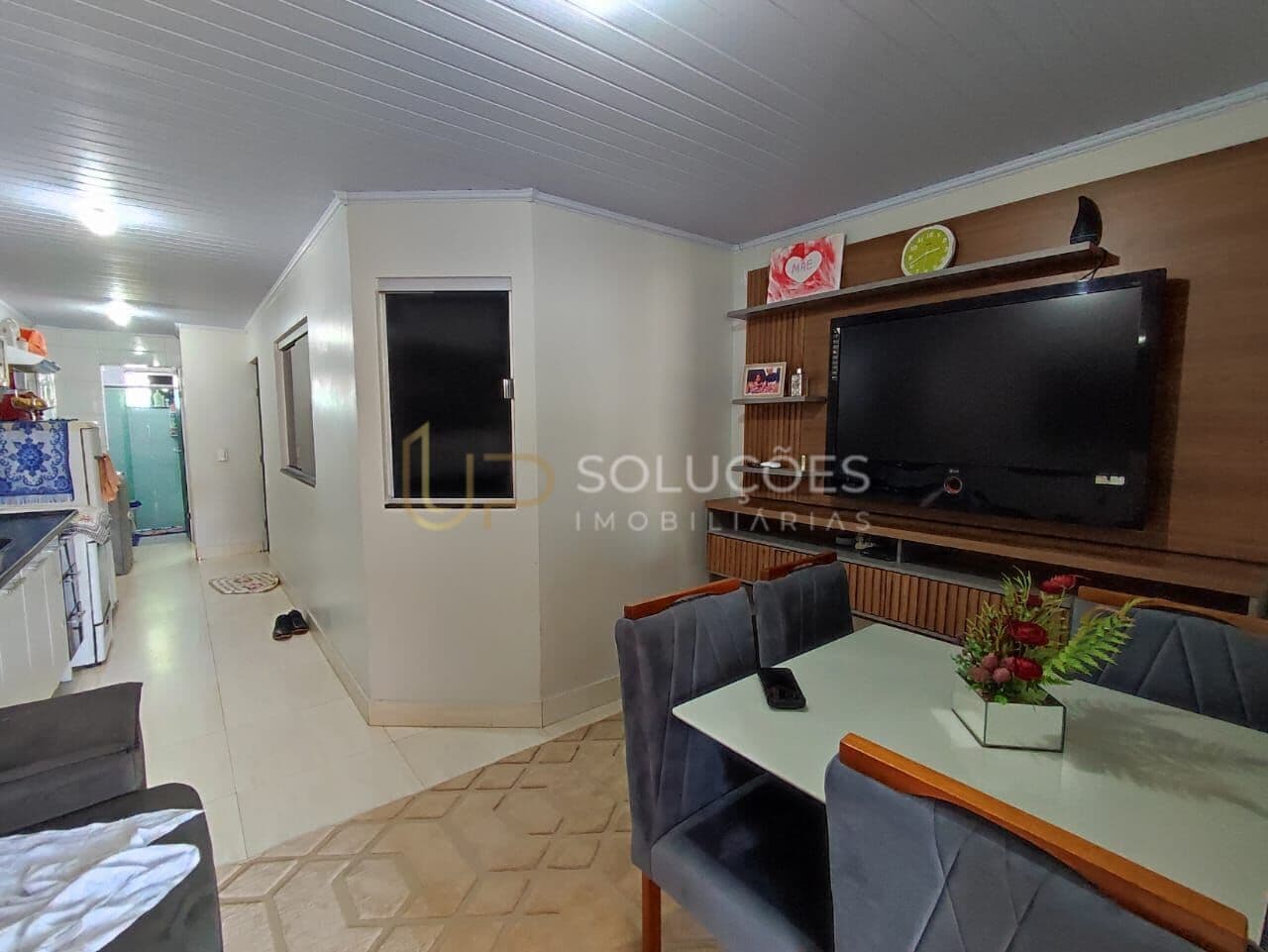 Apartamento 2 Quartos, Cozinha c/ Armários | na Laje | Cond. Residencial Versalles