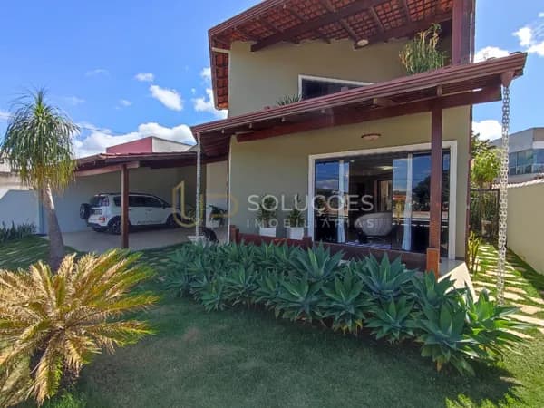 Casa 3 suítes + escritório | 450m² | Vivendas Friburgo | R$1.290.000
