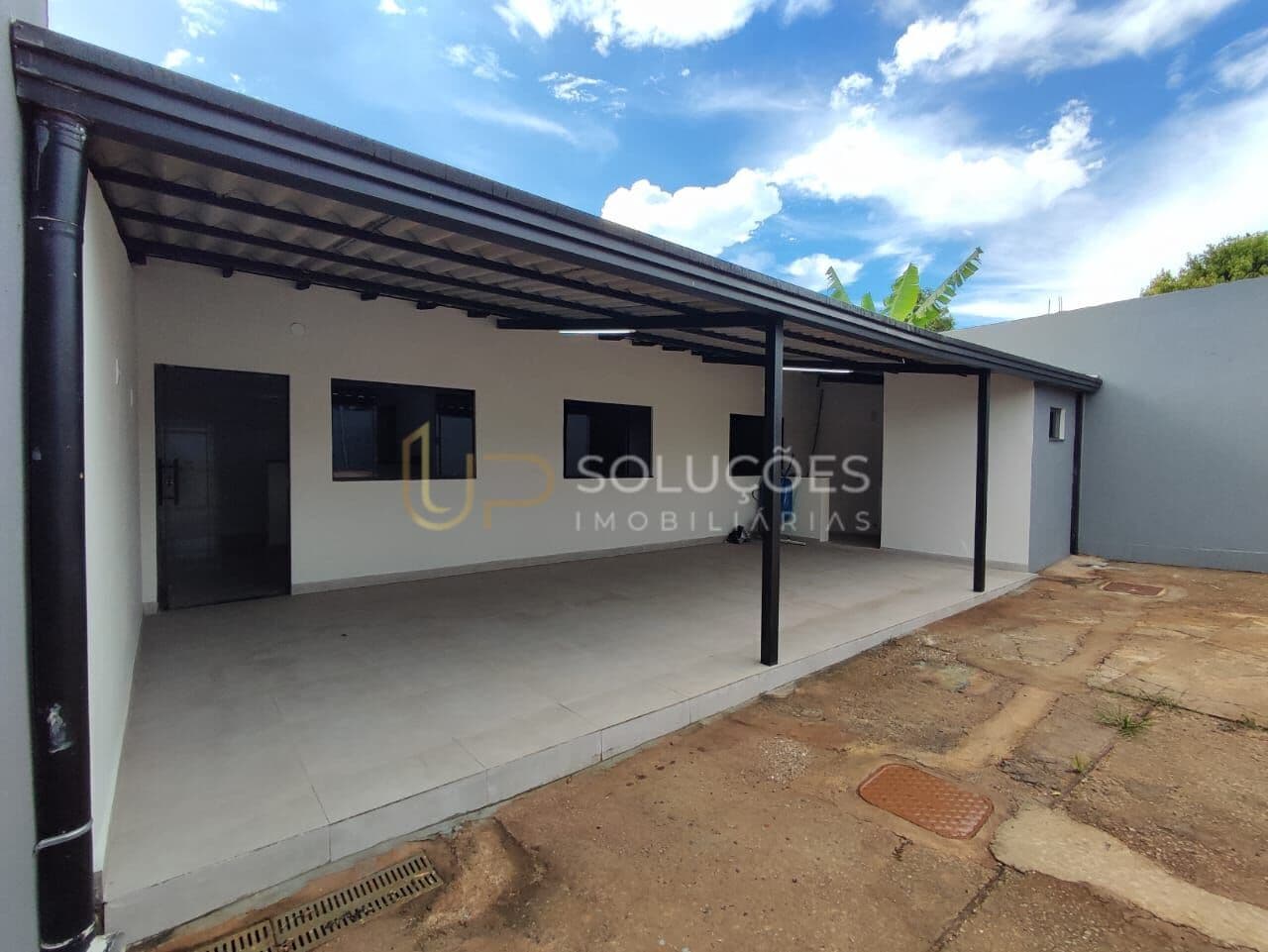 2 Quartos | Condomínio | Portão Eletrônico | IPTU Desmembrado | R$ 420.000,00 Terreno: 350 m² Localização: Condomínio Serra Azul