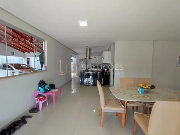 Casa com lote de 700m² + espaço comercial | QMS 48 Setor de Mansões | R$690 mil