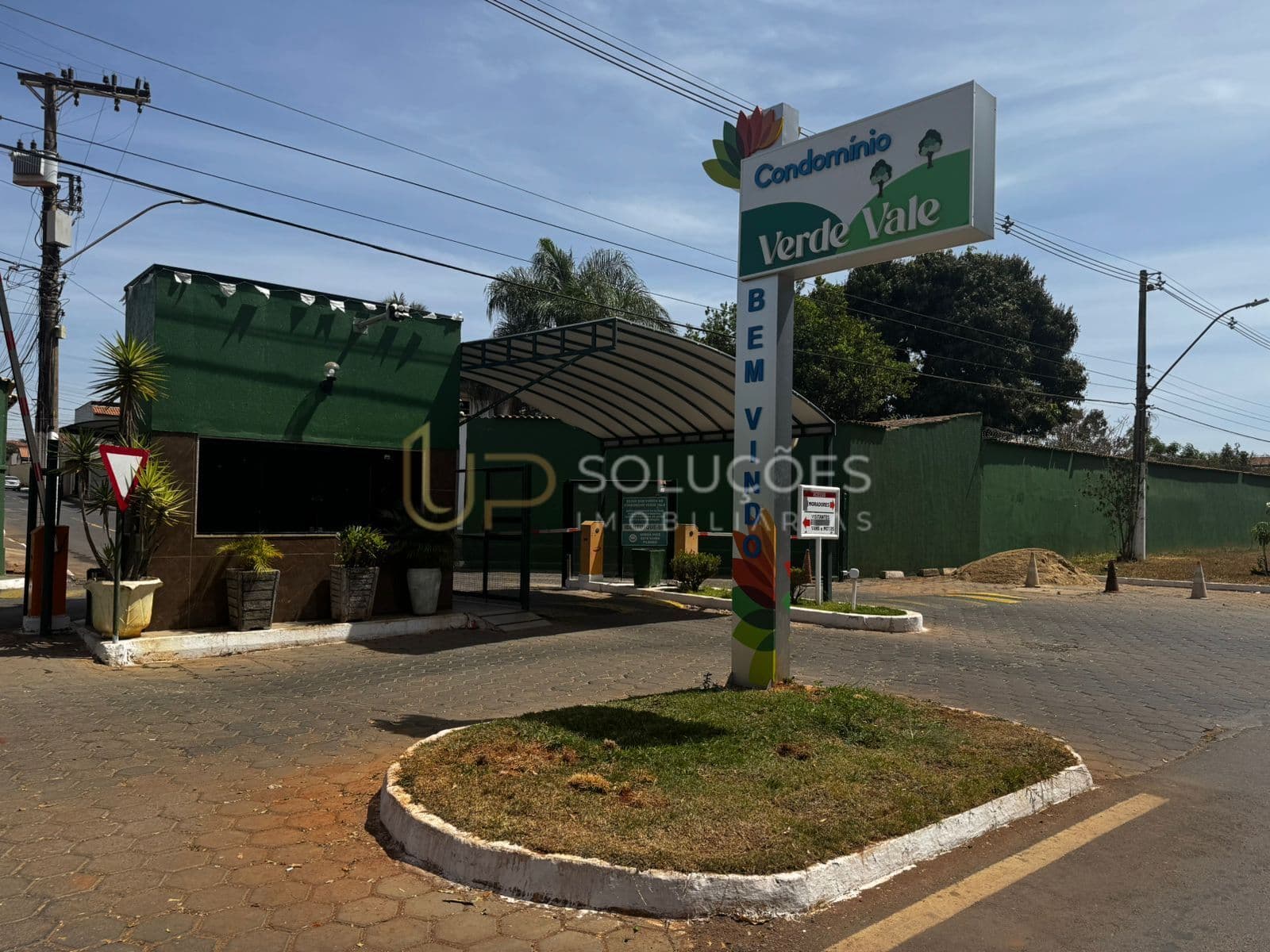 Terreno em Condomínio 370m² + 3 Casas Simples | Cond. Verde Vale