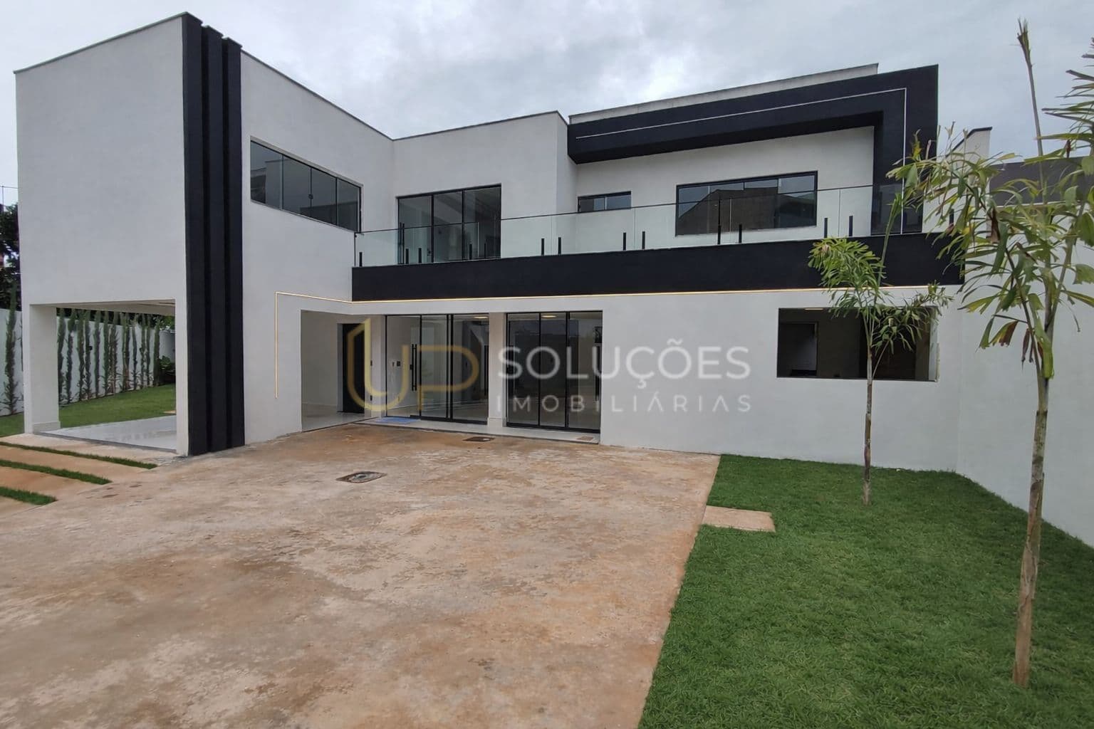 Casa 3 Quartos sendo 2 Suítes | Terreno 470m² | Império dos Nobres