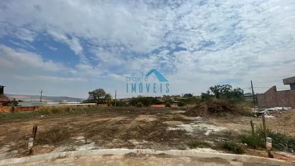 Lote/Terreno em São João Batista do Glória - Centro