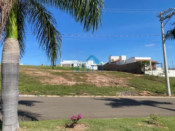 Lote/Terreno em São João Batista do Glória - Condomínio Moradas da Serra