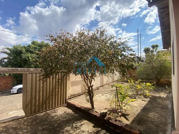 Casa em São João Batista do Glória - Jardim Planalto