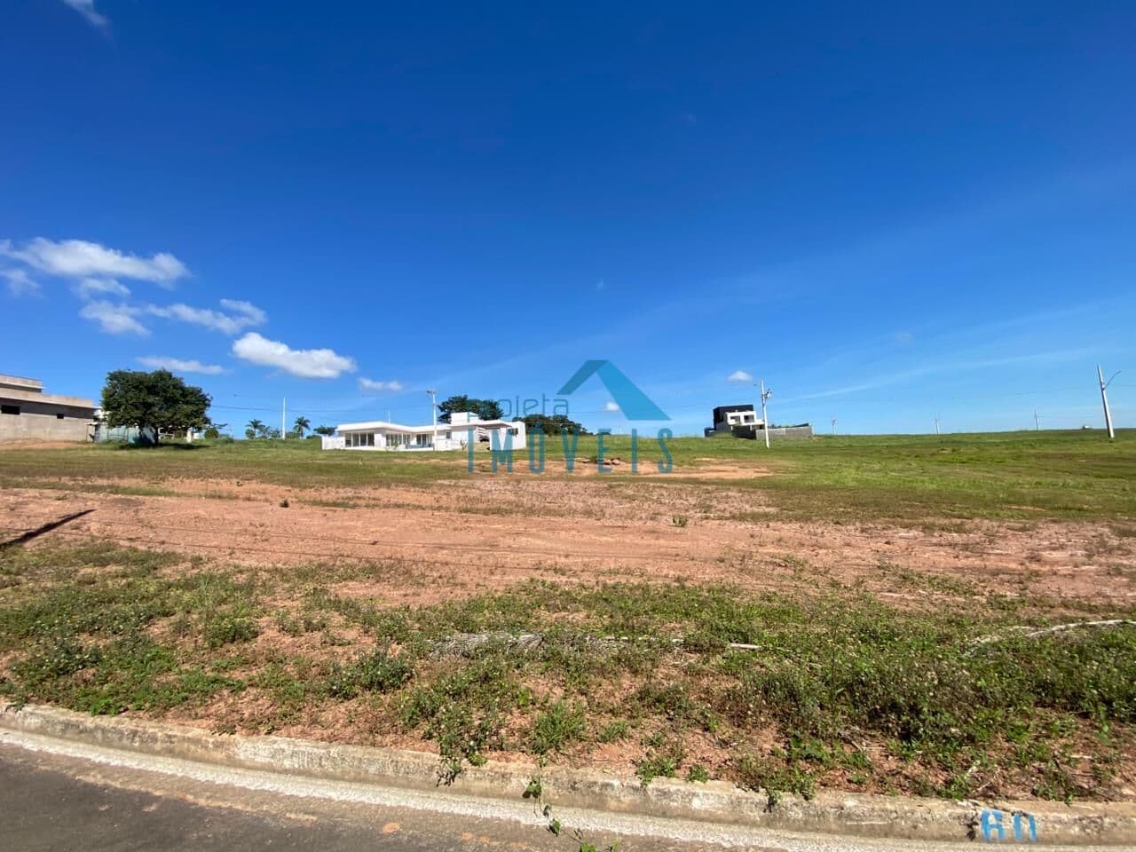 Lote/Terreno em São João Batista do Glória - Condomínio Moradas da Serra