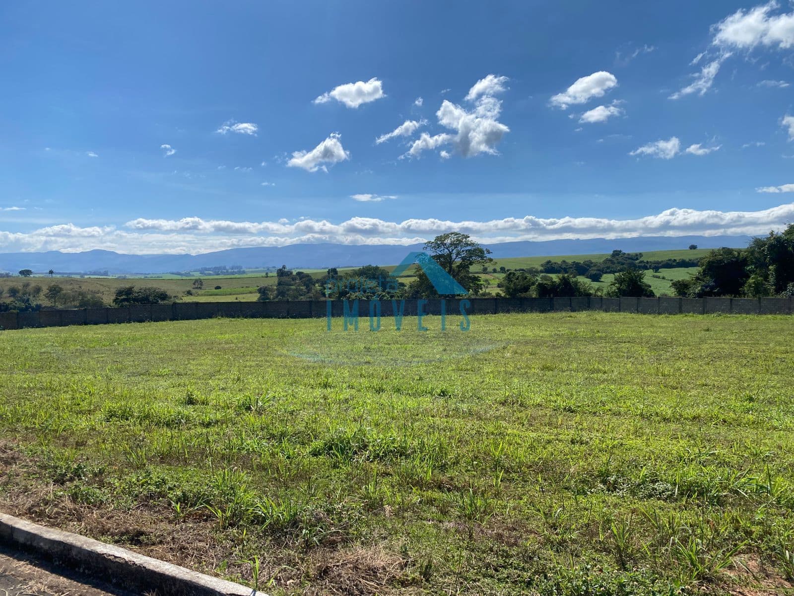 Lote/Terreno em São João Batista do Glória - Condomínio Moradas da Serra