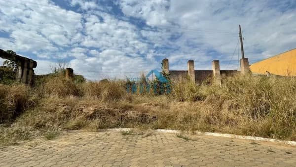 Lote/Terreno em São João Batista do Glória - Centro