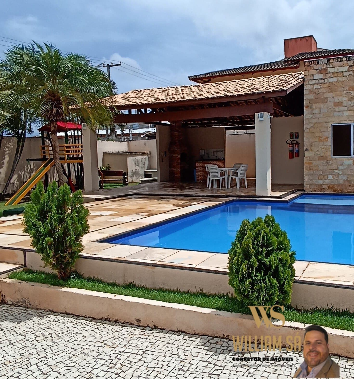 Casa Duplex com 123m2 no Eusebio/CE. 4 quartos sendo (1 suíte e 1 reversível) moveis projetados em todos os comodos, com 2 vagas e condomínio com lazer.
