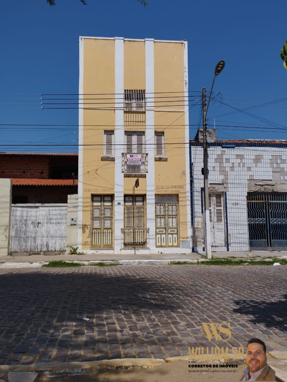 Prédio Comercial em Centro, Aracati/CE com mais de mil metros de area nas duas av principais fundos correspondentes