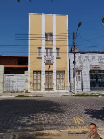 Prédio Comercial em Centro, Aracati/CE com mais de mil metros de area nas duas av principais fundos correspondentes