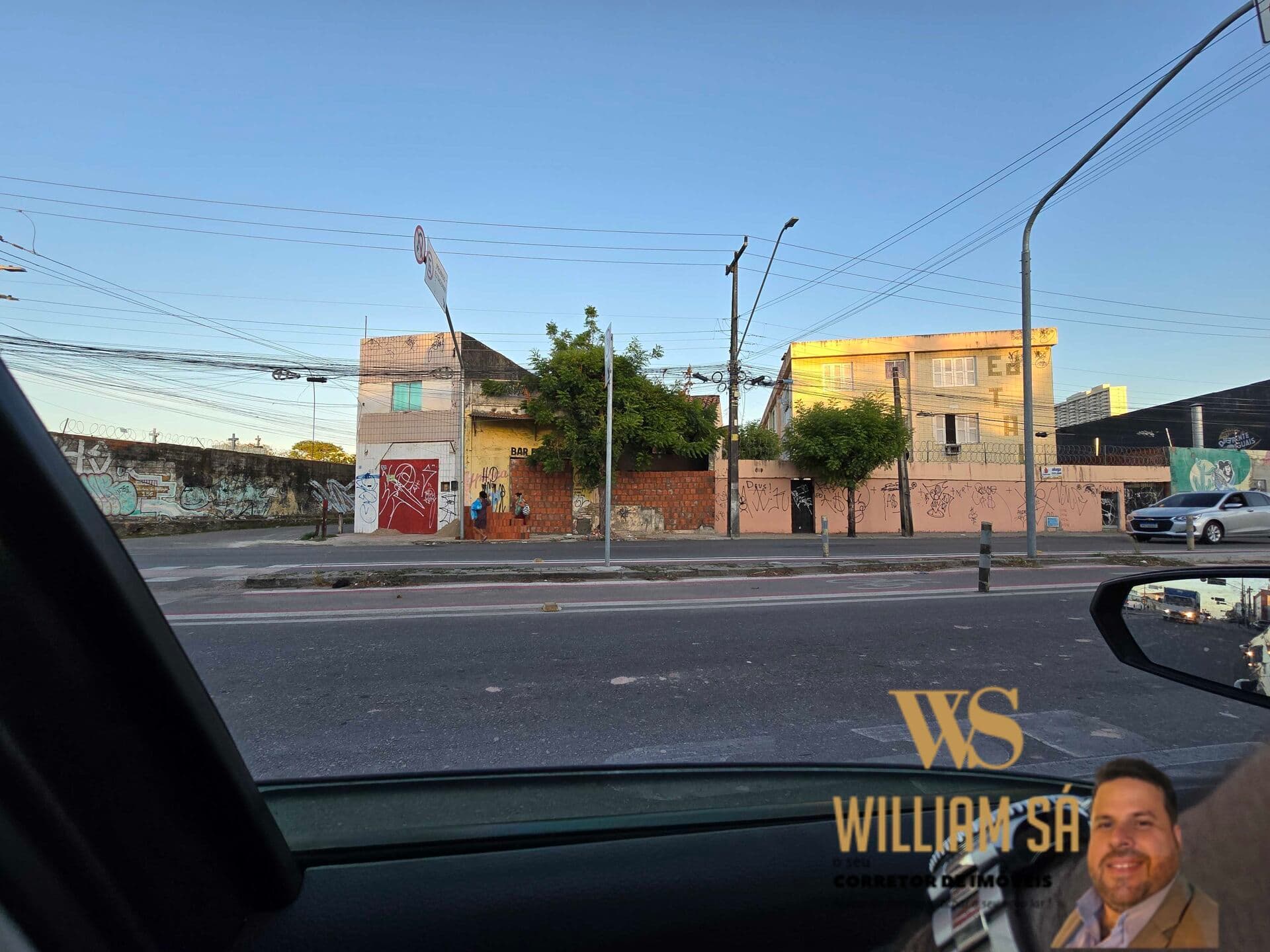 Casa Padrão ideal para comércio em frente ao centro fastio com 100 metros bairro jacarecanga em Fortaleza-CE