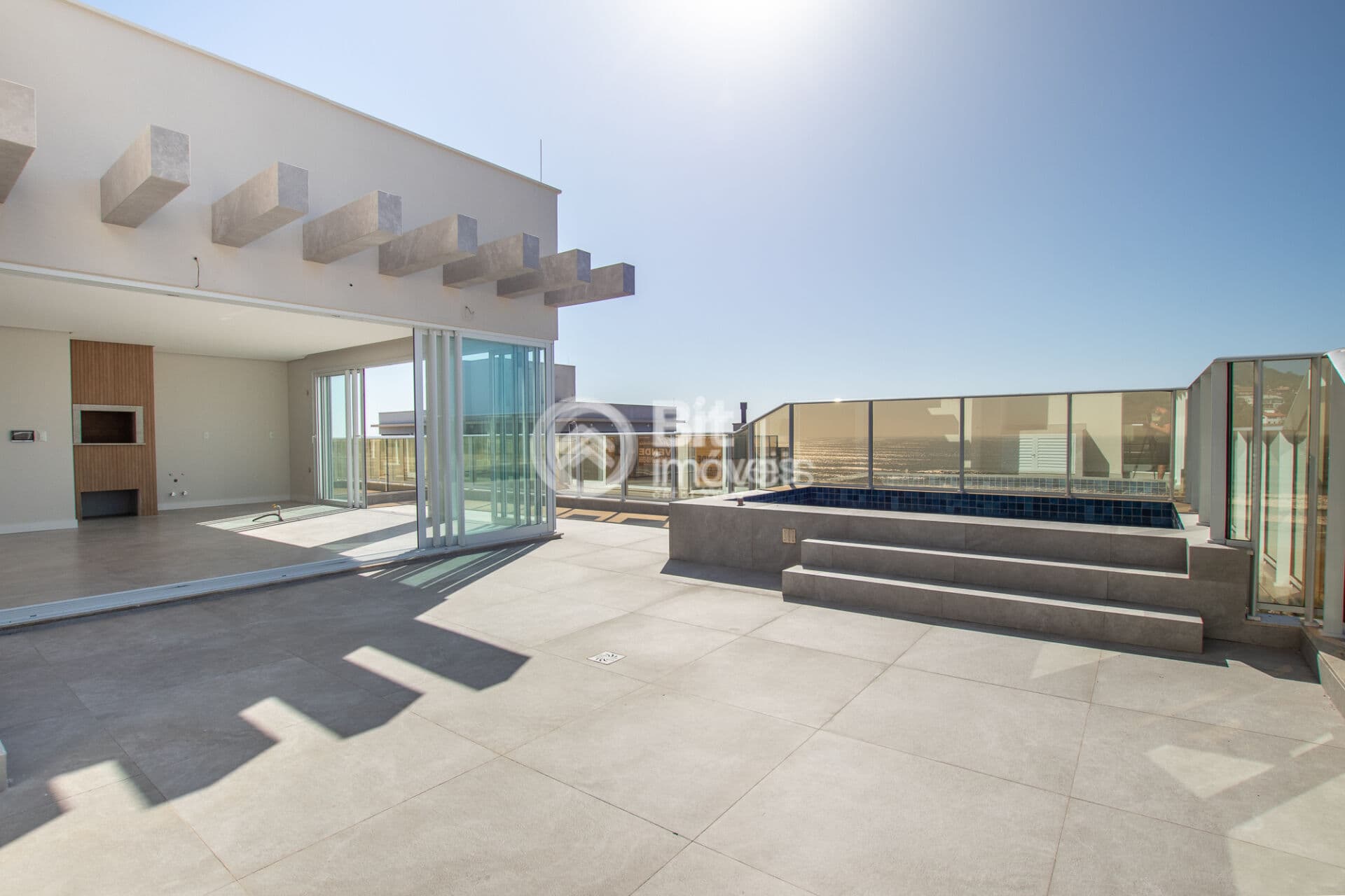 COBERTURA DUPLEX COM PISCINA