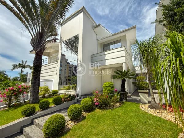 CASA ALTO PADRÃO COM PISCINA