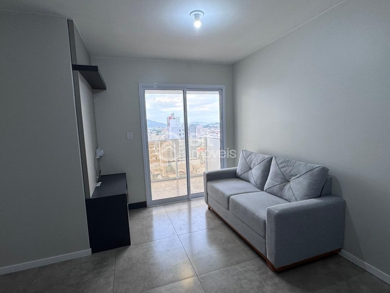 APARTAMENTO COM TRÊS DORMITORIOS