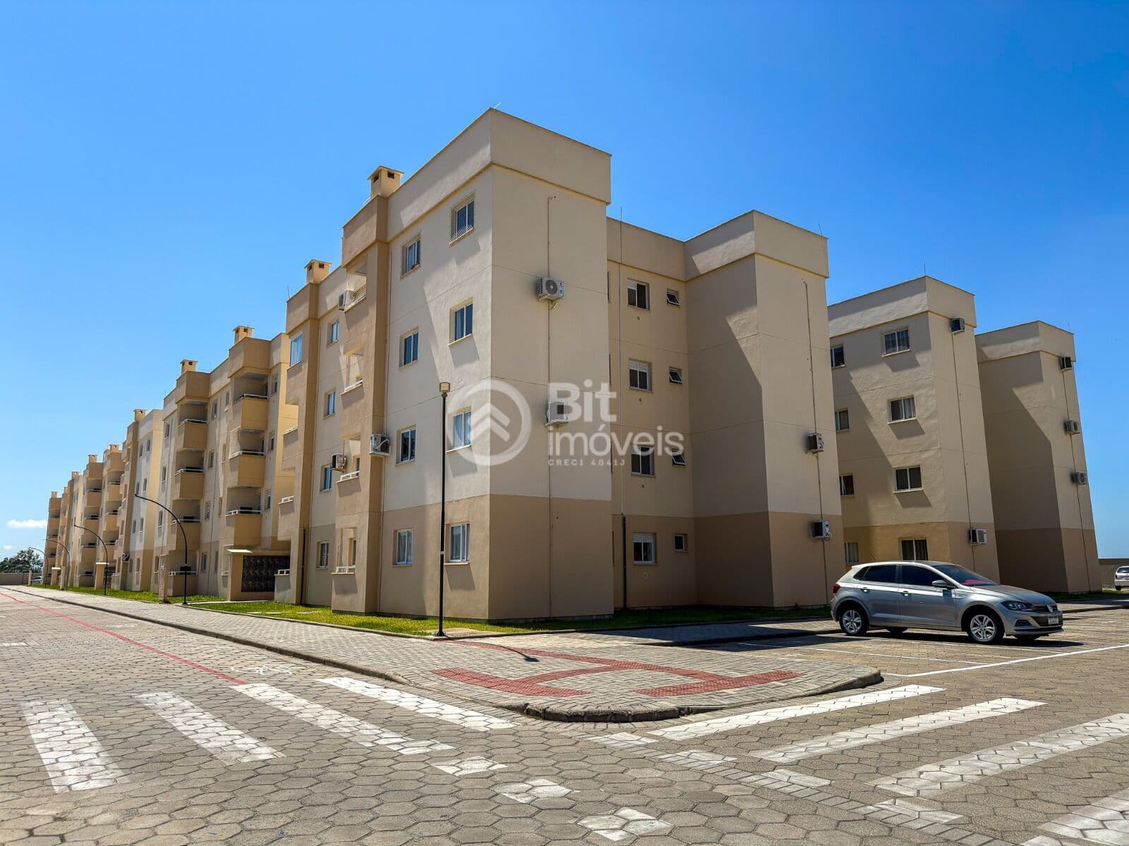 APARTAMENTO COM 2 DORMITÓRIOS
