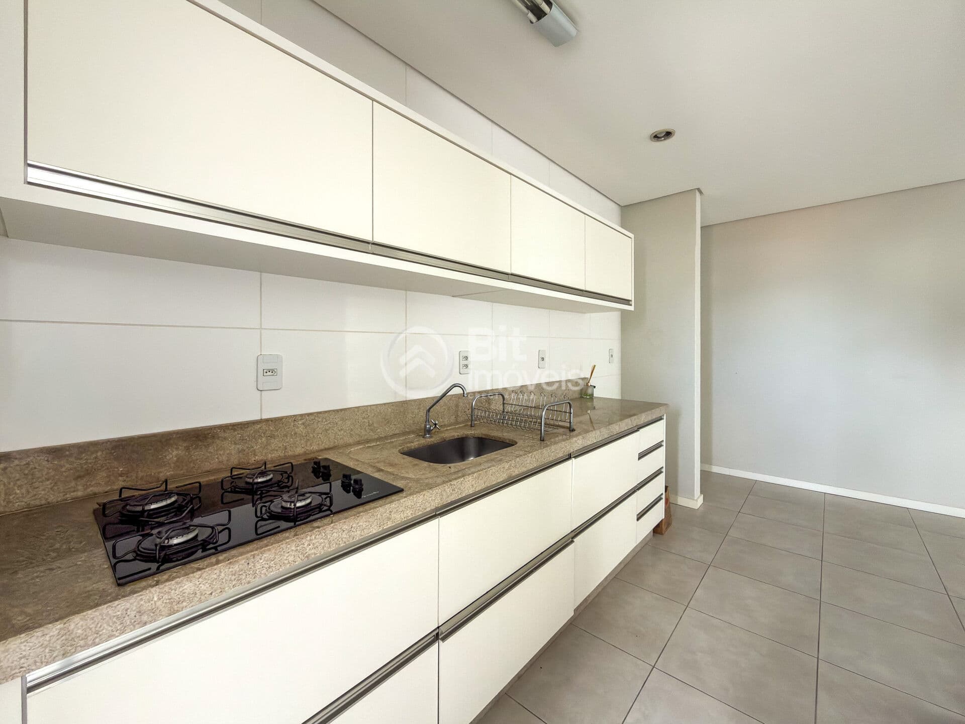 APARTAMENTO COM DOIS DORMITÓRIOS E UMA SUÍTE