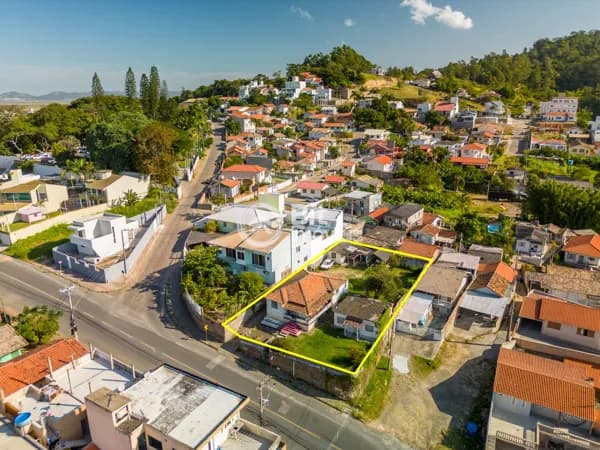 TERRENO BAIRRO MONTE CASTELO