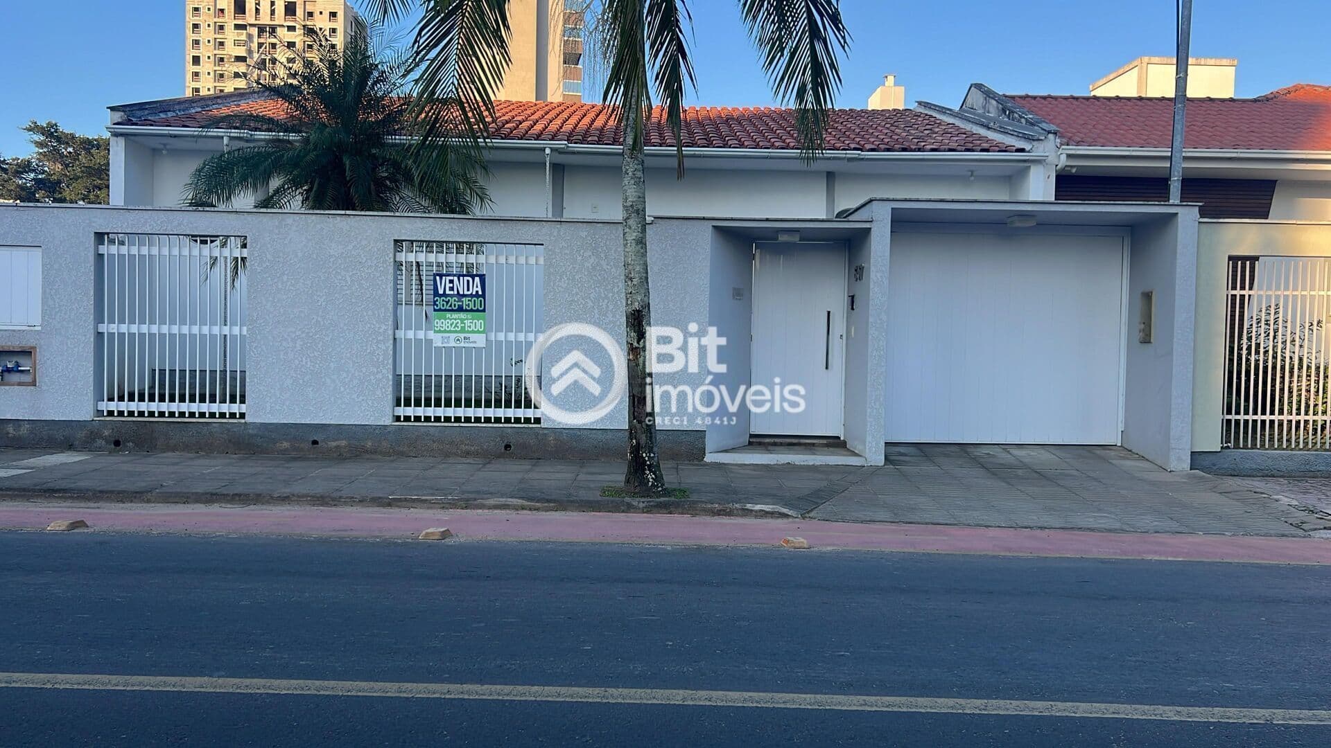 CASA DE ALVENARIA MUITO BEM LOCALIZADA