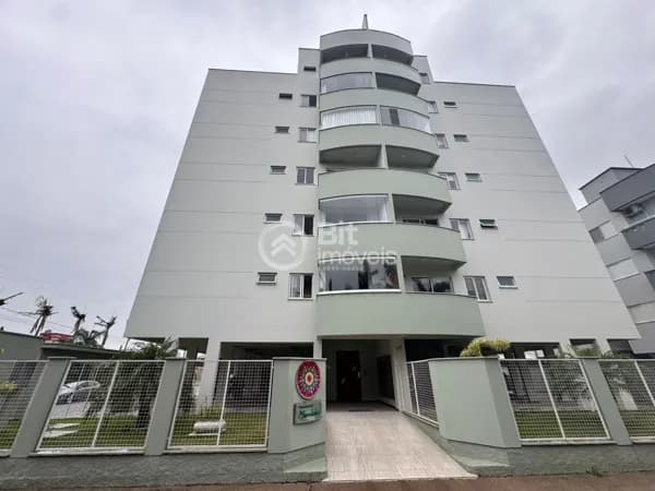 APARTAMENTO COM TRÊS DORMITÓRIOS