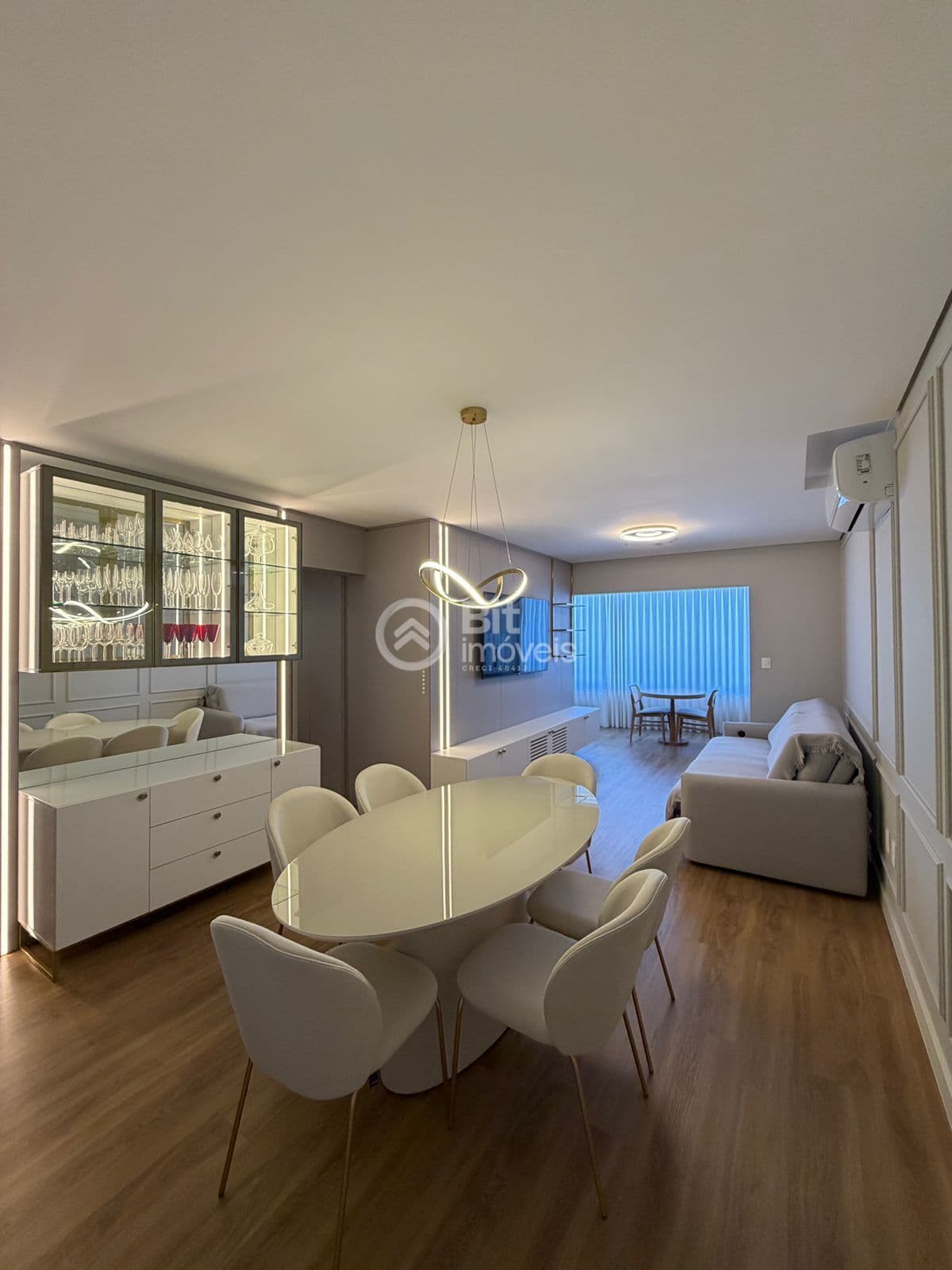 APARTAMENTO TOTALMENTE MOBILIADO