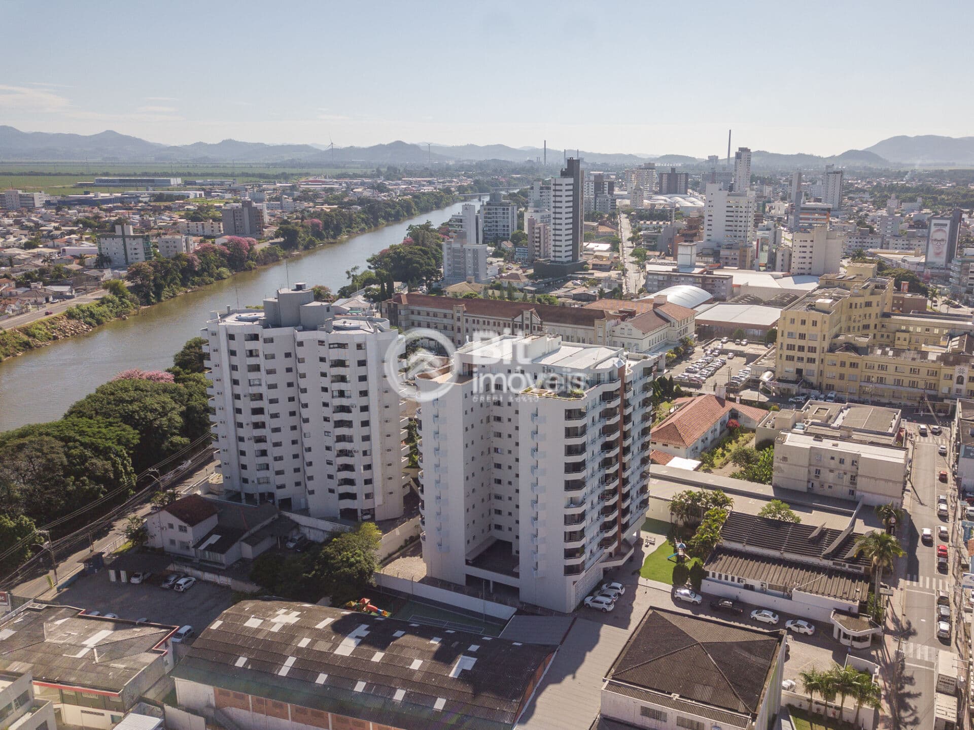 APARTAMENTO NO CENTRO DE TUBARÃO