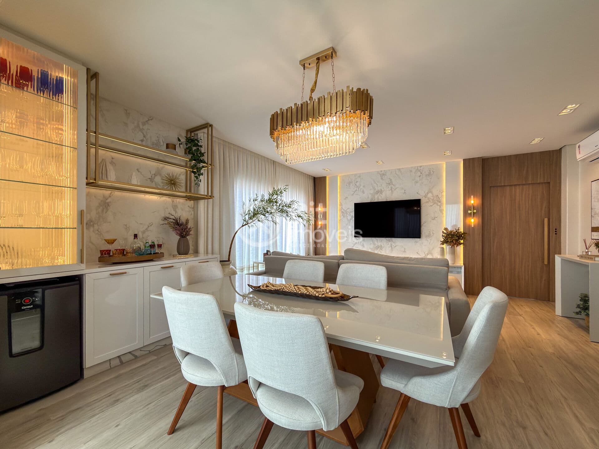 APARTAMENTO DE ALTO PADRÃO COM TRÊS DORMITÓRIOS