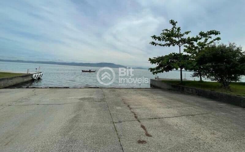 TERRENO COM ACESSO PARA A LAGOA