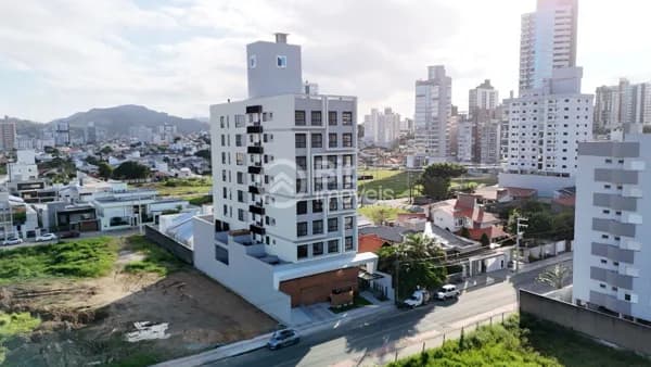 APARTAMENTO DE TRÊS DORMITÓRIOS COM SUÍTE