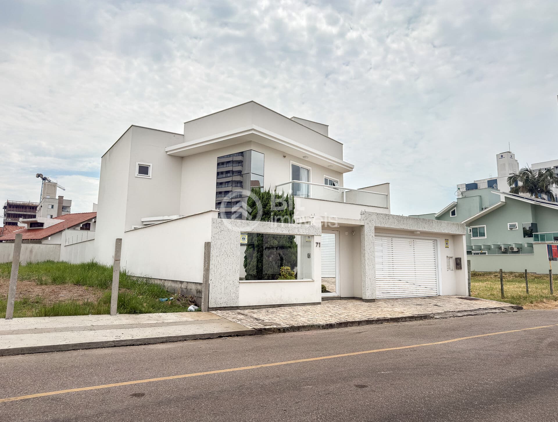 CASA COM PISCINA NO BAIRRO VILA MOEMA