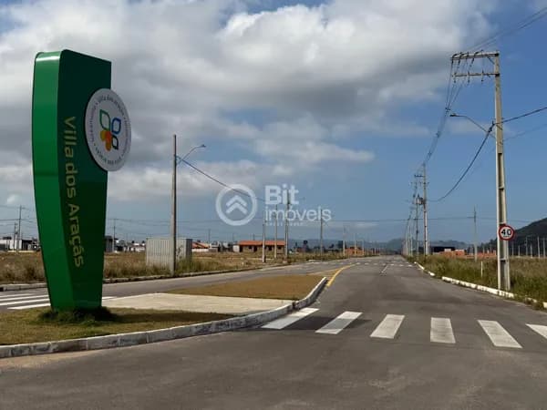 TERRENO DE ESQUINA NO LOTEAMENTO VILLA DOS ARAÇAS