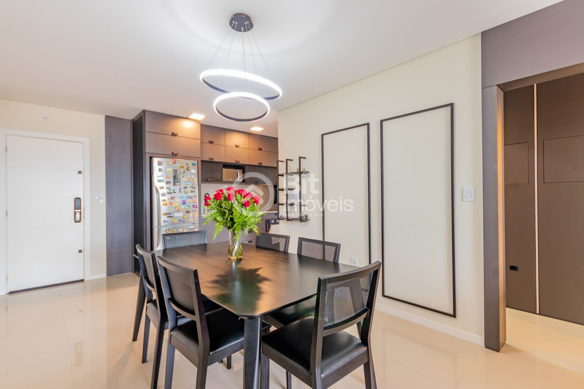 APARTAMENTO TOTALMENTE MOBILIADO E DECORADO