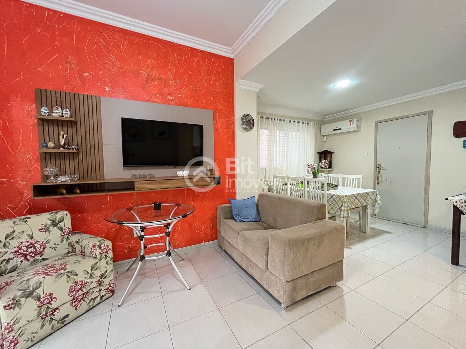 APARTAMENTO COM SUÍTE NO CENTRO