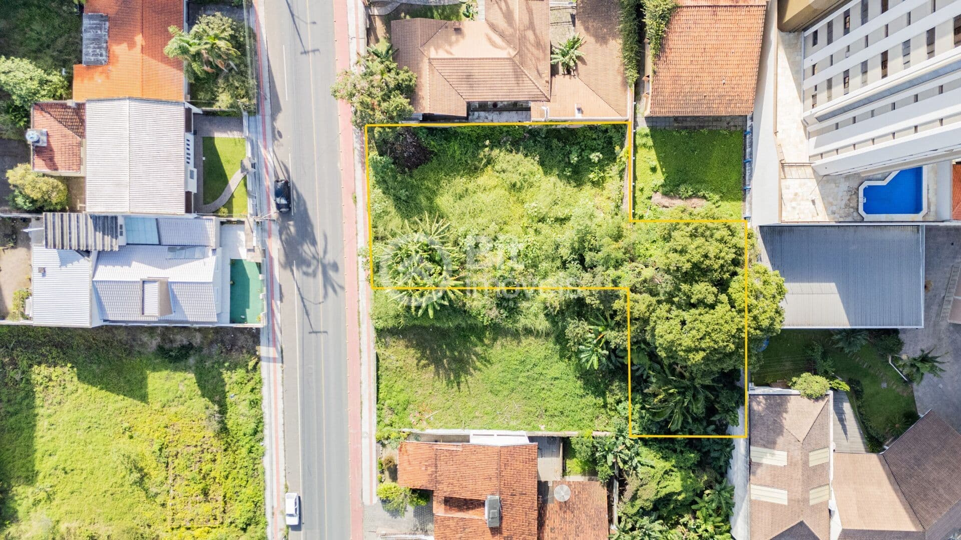 TERRENO COM 697,22M² NO CENTRO