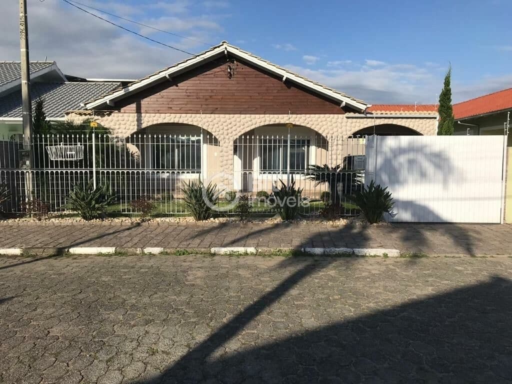 CASA SEMI MOBILIADA
