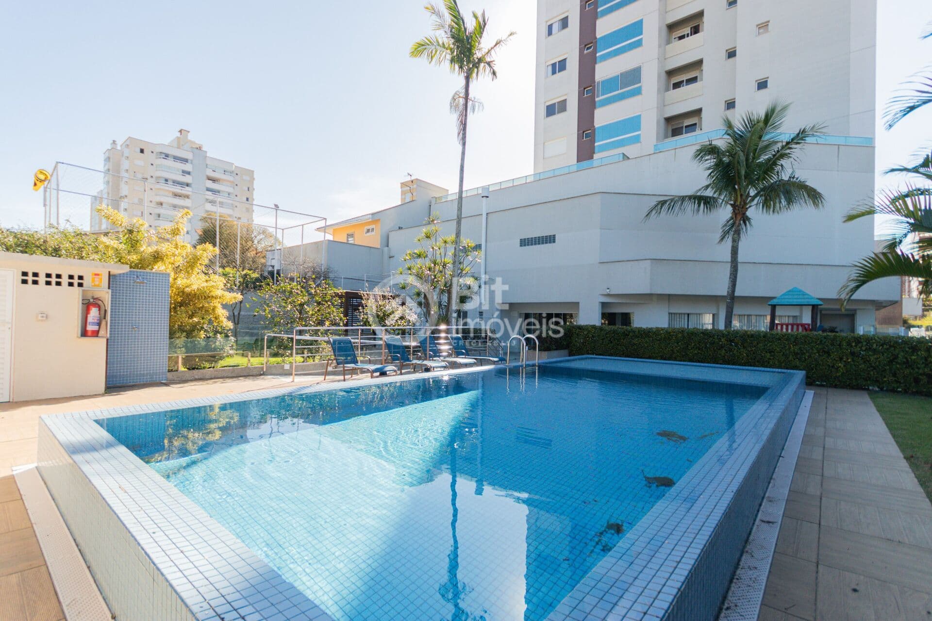 APARTAMENTO COM TRÊS DORMITÓRIOS