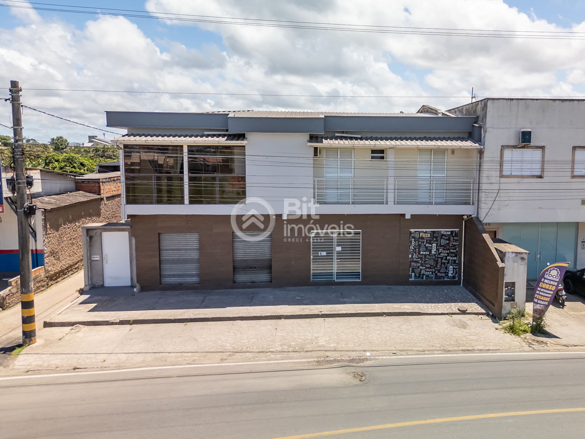 APARTAMENTO SEMIMOBILIADO