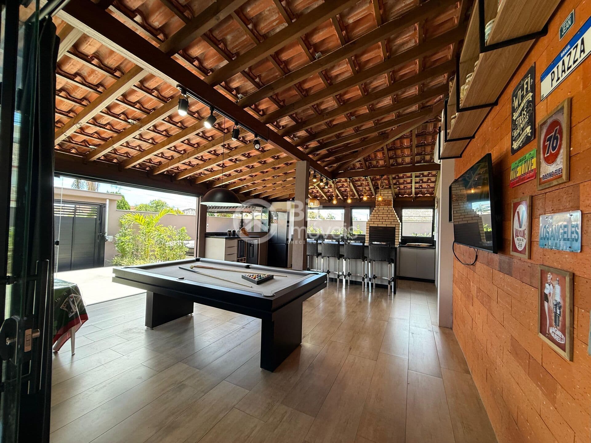 CASA MOLIBILADA COM 2 QUARTOS SENDO 1 SUITE