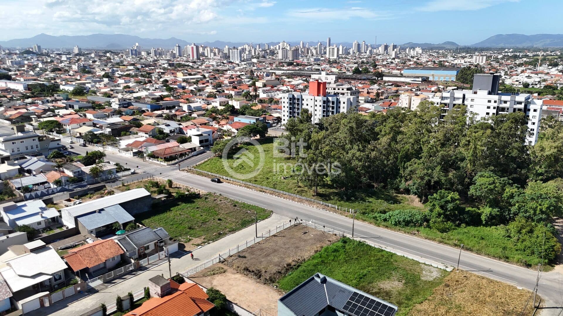 TERRENO DE ESQUINA NO BAIRRO OFICINAS