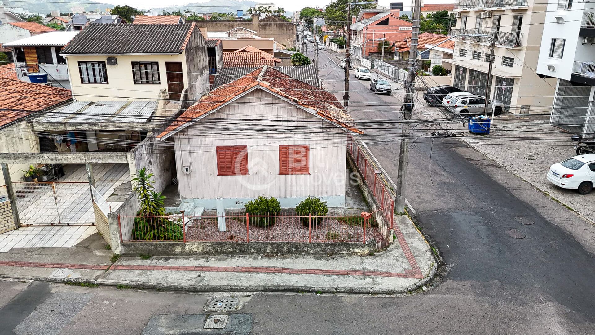 TERRENO DE ESQUINA NO BAIRRO OFICINAS
