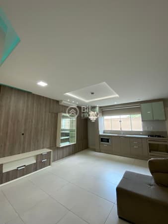 CASA DE TRÊS DORMITÓRIOS