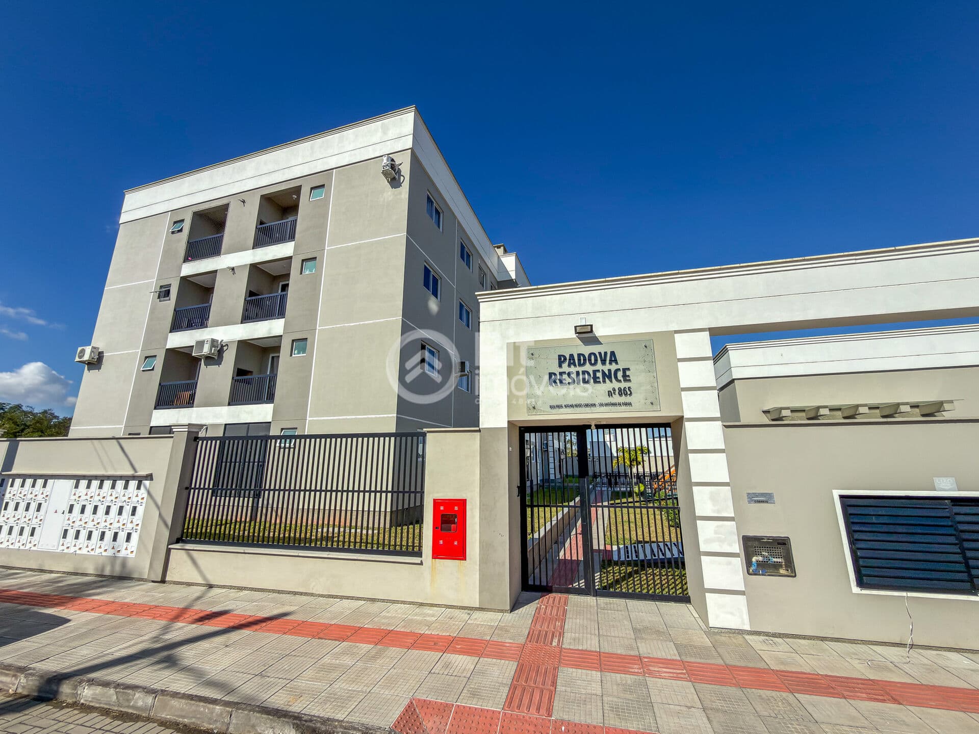 APARTAMENTO COM DOIS DORMITÓRIOS
