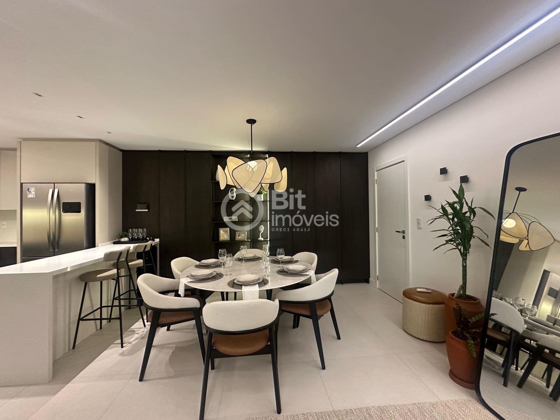 APARTAMENTO ALTO PADRÃO MOBILIADO