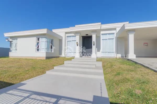 CASA ALTO PADRÃO COM TRÊS SUÍTES, SENDO UMA MASTER