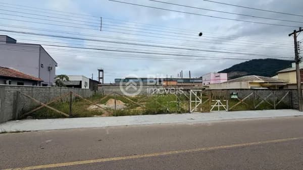 TERRENO COM GRANDE ESPAÇO PARA GALPÃO
