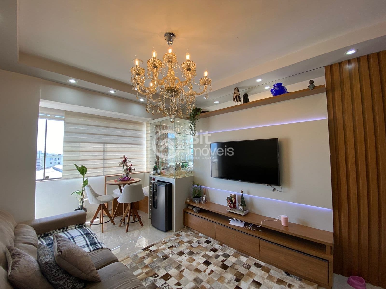 APARTAMENTO TOTALMENTE MOBILIADO E DECORADO
