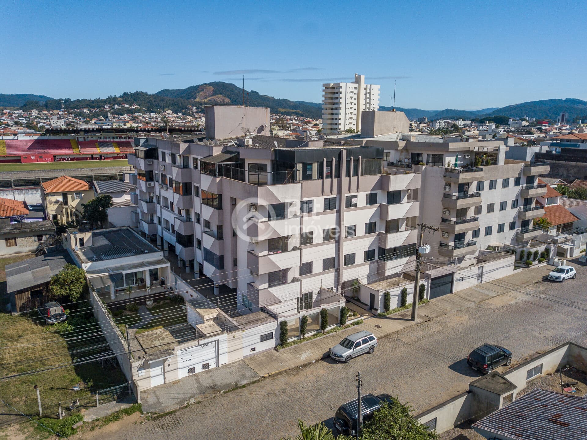 APARTAMENTO SEMIMOBILIADO