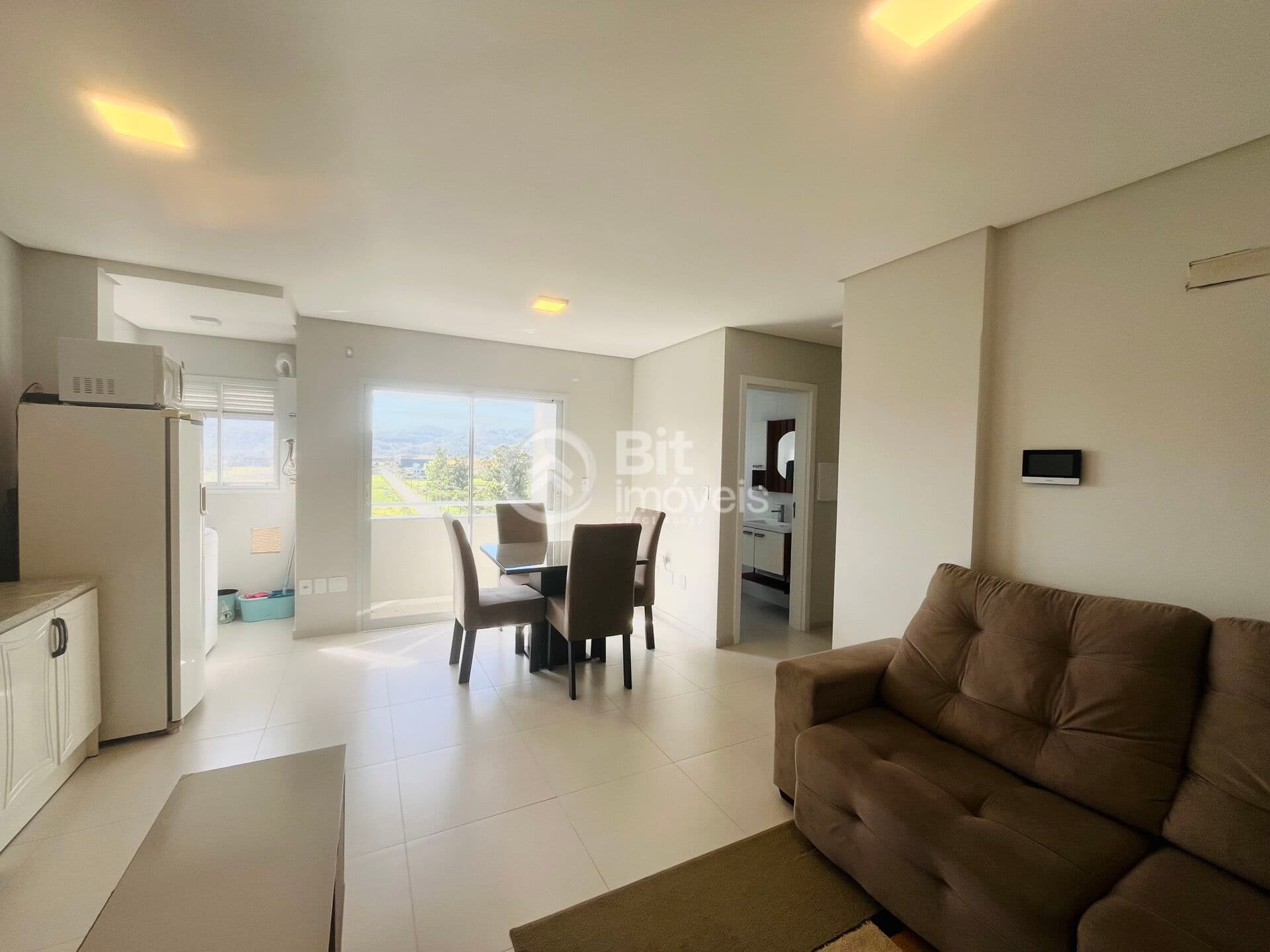 APARTAMENTO COM DOIS DORMITÓRIOS, SENDO UMA SUÍTE